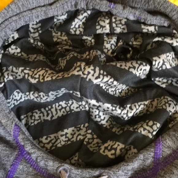 Like new therma-fit nike hoodie - Picture 2 of 5